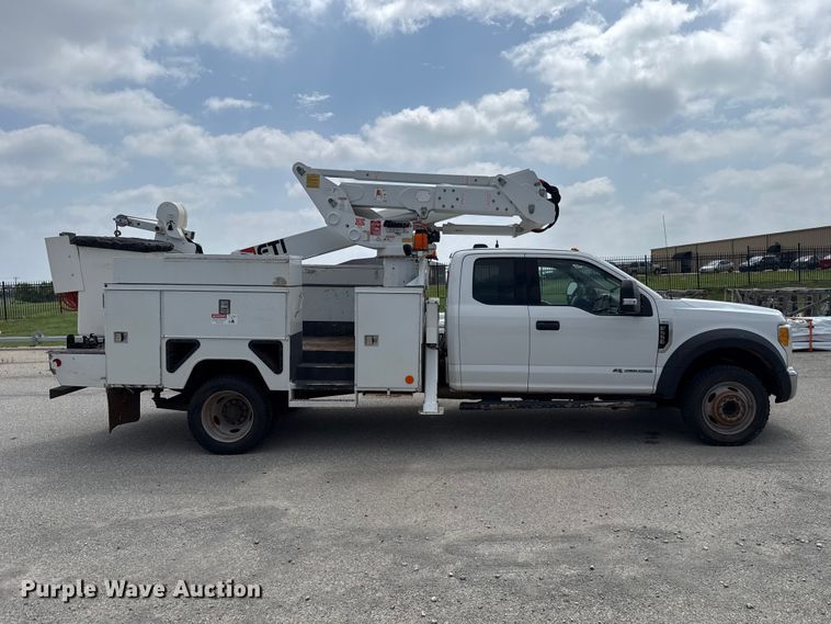 image for item ET6304 2017 Ford F550 Ext. Cab bucket truck