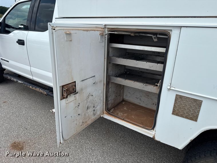 image for item ET6304 2017 Ford F550 Ext. Cab bucket truck