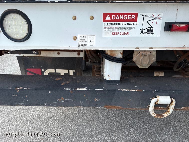image for item ET6304 2017 Ford F550 Ext. Cab bucket truck