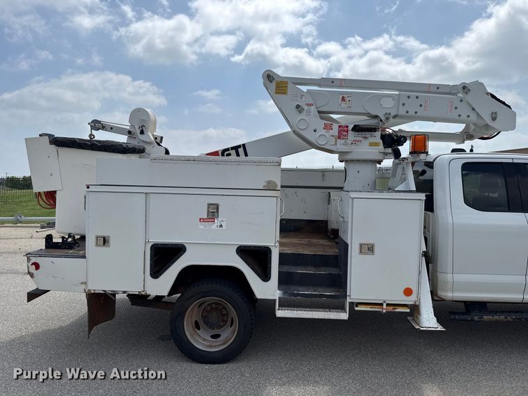 image for item ET6304 2017 Ford F550 Ext. Cab bucket truck
