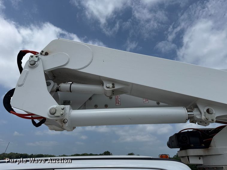 image for item ET6304 2017 Ford F550 Ext. Cab bucket truck
