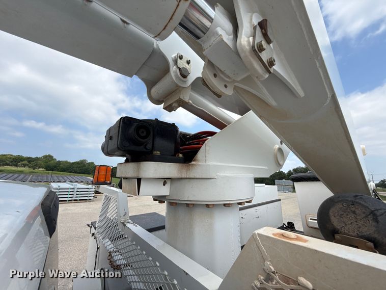 image for item ET6304 2017 Ford F550 Ext. Cab bucket truck
