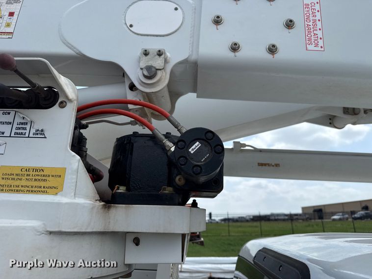 image for item ET6304 2017 Ford F550 Ext. Cab bucket truck