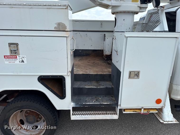 image for item ET6304 2017 Ford F550 Ext. Cab bucket truck