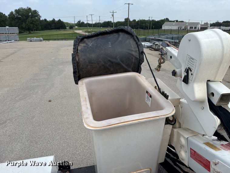 image for item ET6304 2017 Ford F550 Ext. Cab bucket truck