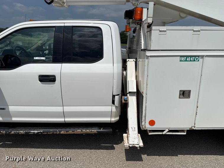 image for item ET6304 2017 Ford F550 Ext. Cab bucket truck