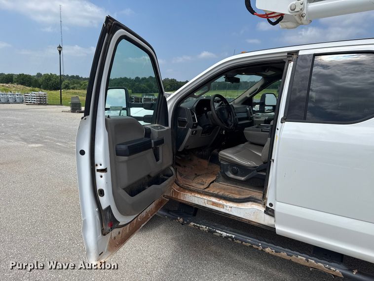 image for item ET6304 2017 Ford F550 Ext. Cab bucket truck