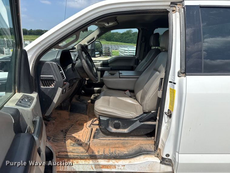 image for item ET6304 2017 Ford F550 Ext. Cab bucket truck