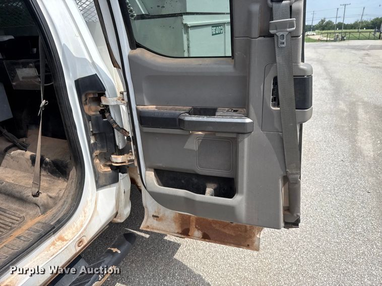 image for item ET6304 2017 Ford F550 Ext. Cab bucket truck