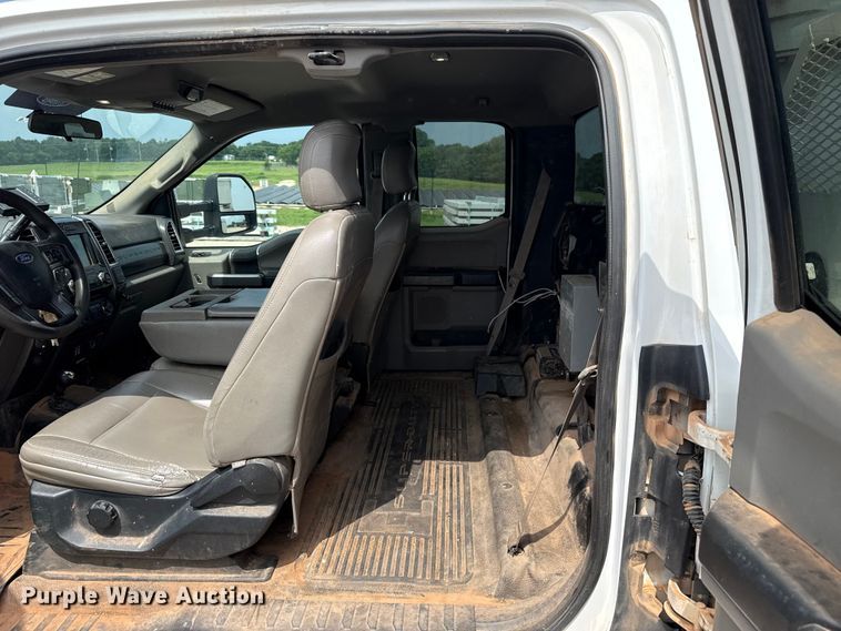 image for item ET6304 2017 Ford F550 Ext. Cab bucket truck