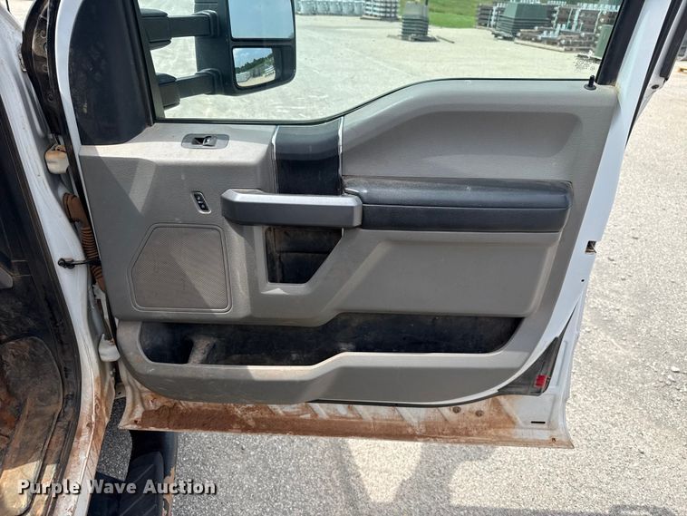 image for item ET6304 2017 Ford F550 Ext. Cab bucket truck