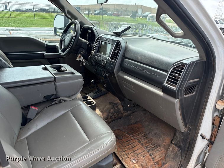 image for item ET6304 2017 Ford F550 Ext. Cab bucket truck
