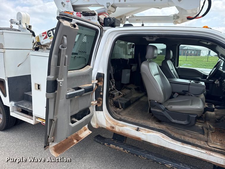 image for item ET6304 2017 Ford F550 Ext. Cab bucket truck
