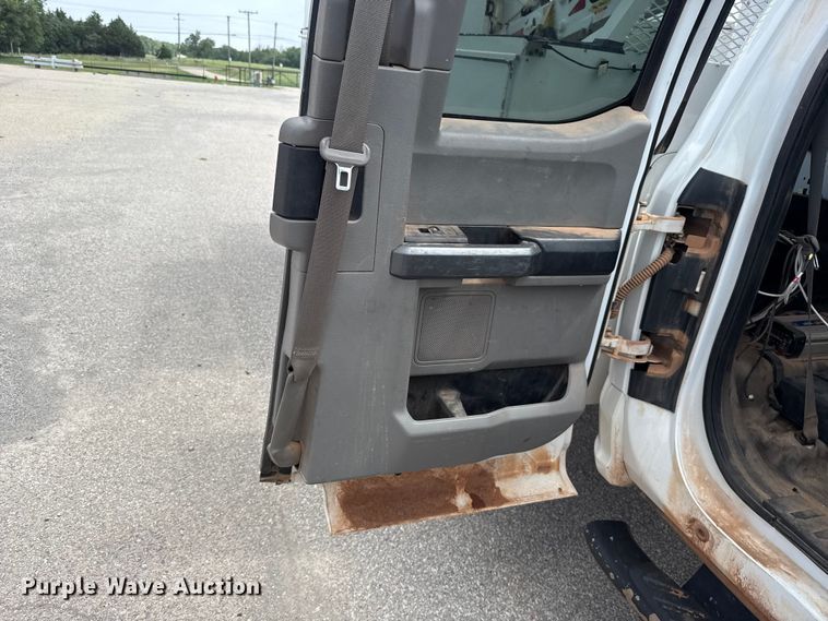 image for item ET6304 2017 Ford F550 Ext. Cab bucket truck