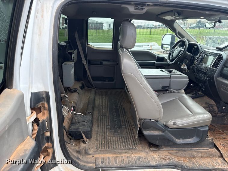 image for item ET6304 2017 Ford F550 Ext. Cab bucket truck