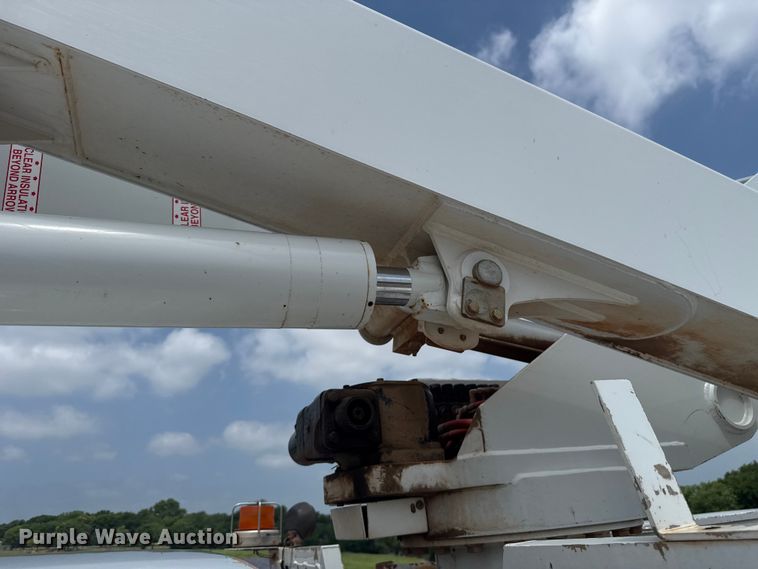 image for item ET6305 2016 Ford F550 Ext. Cab bucket truck