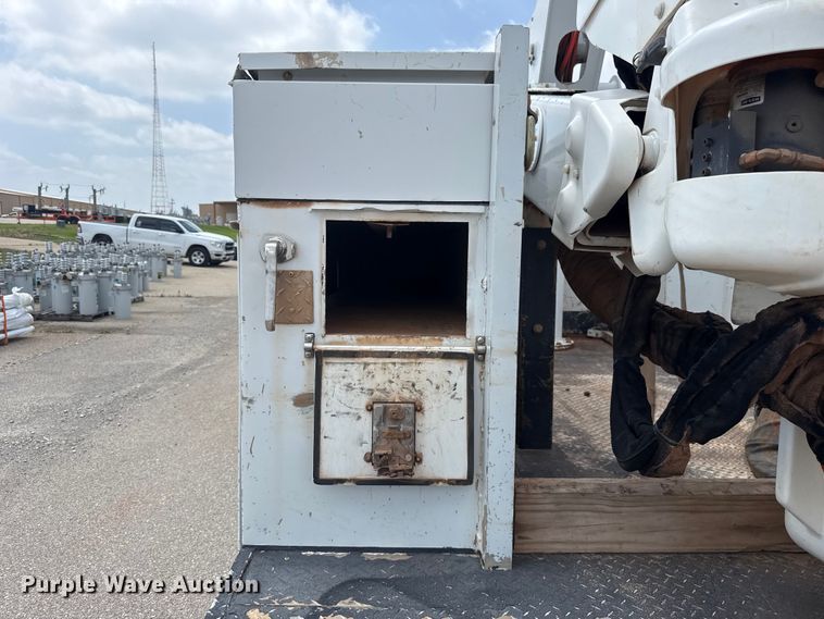 image for item ET6305 2016 Ford F550 Ext. Cab bucket truck