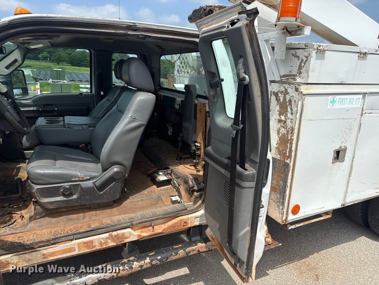 image for item ET6305 2016 Ford F550 Ext. Cab bucket truck