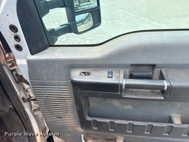 image for item ET6305 2016 Ford F550 Ext. Cab bucket truck