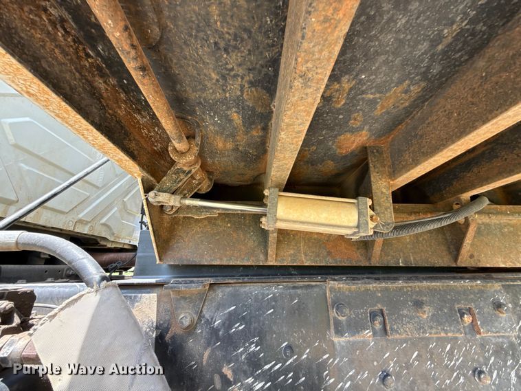 image for item ET6308 2012 International 7600  dump truck