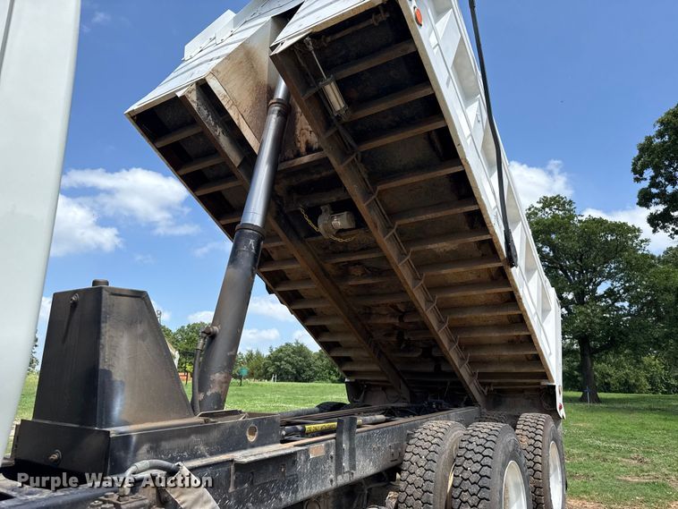 image for item ET6308 2012 International 7600  dump truck