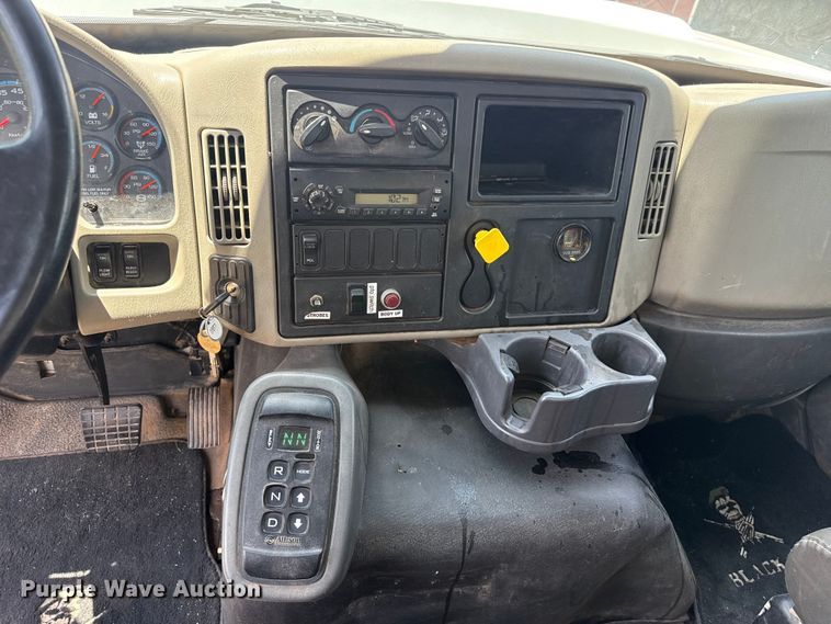 image for item ET6308 2012 International 7600  dump truck
