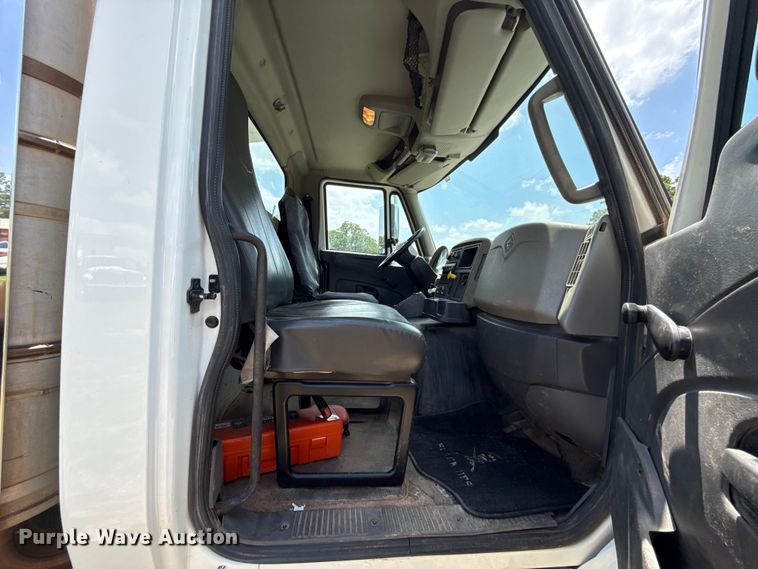 image for item ET6308 2012 International 7600  dump truck