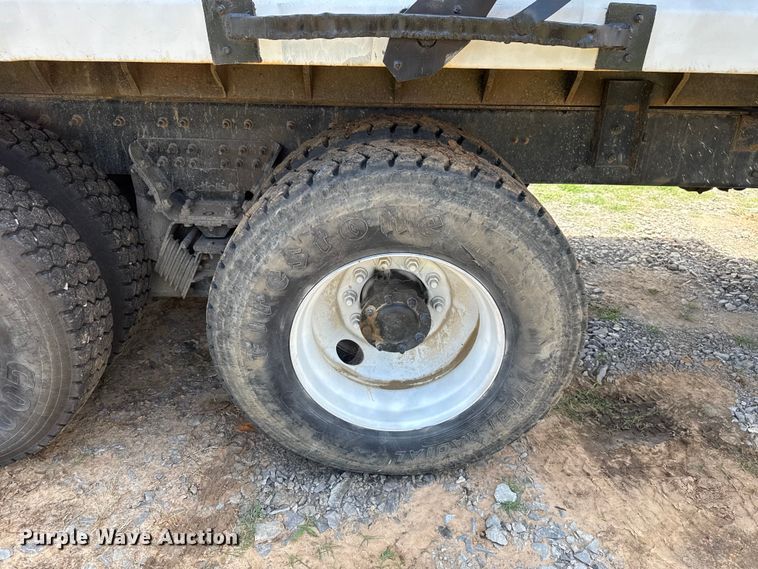 image for item ET6308 2012 International 7600  dump truck