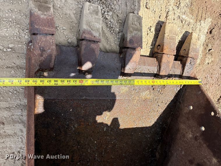 image for item EU0635 2013 Kobelco SK210LC excavator
