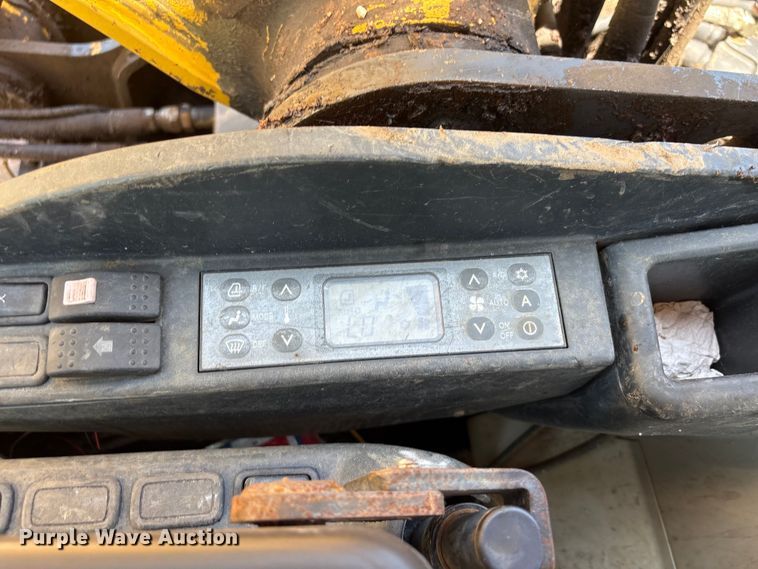 image for item EU0635 2013 Kobelco SK210LC excavator