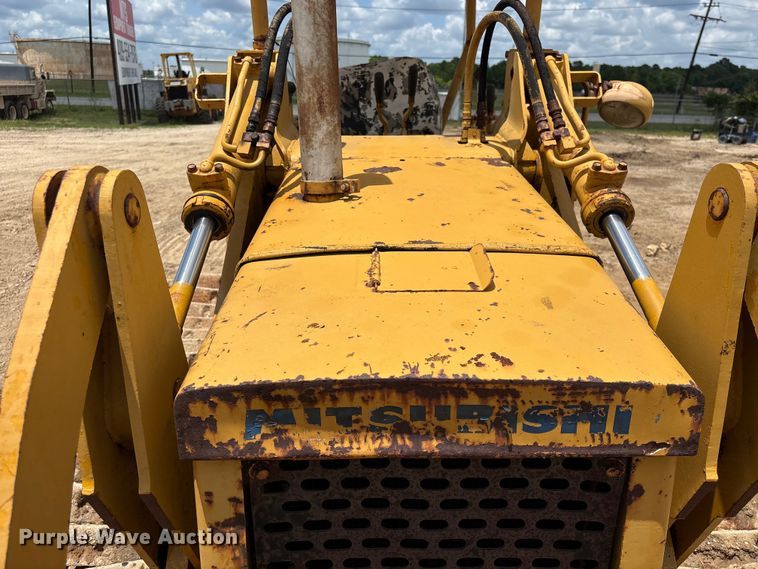 image for item EU0639 Mitsubishi BS3F track loader