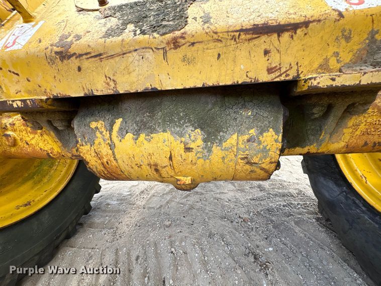 image for item EU0640 1998 Komatsu WA120-3L wheel loader