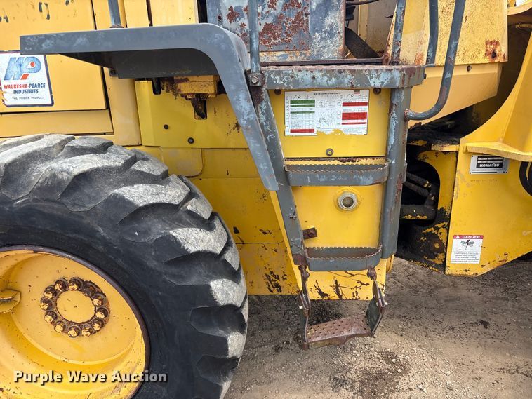 image for item EU0640 1998 Komatsu WA120-3L wheel loader