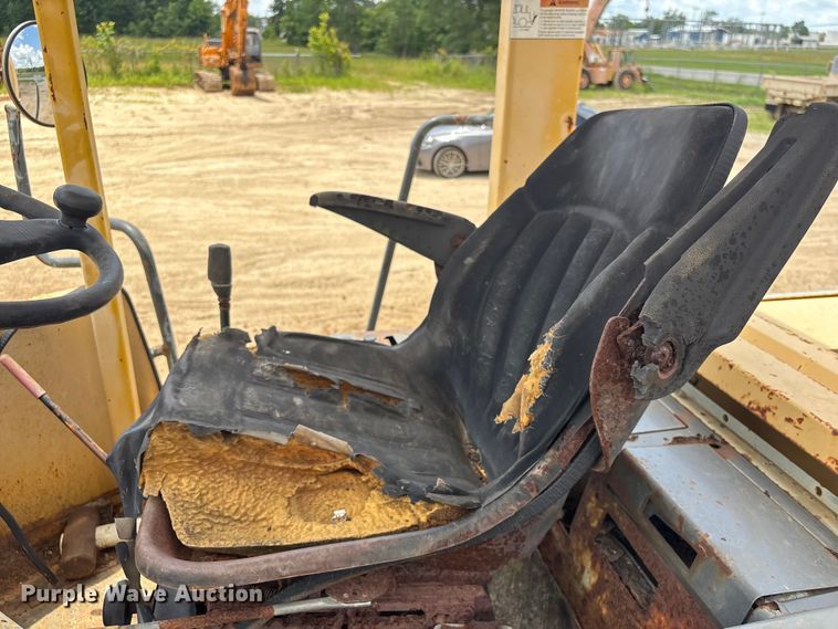 image for item EU0640 1998 Komatsu WA120-3L wheel loader