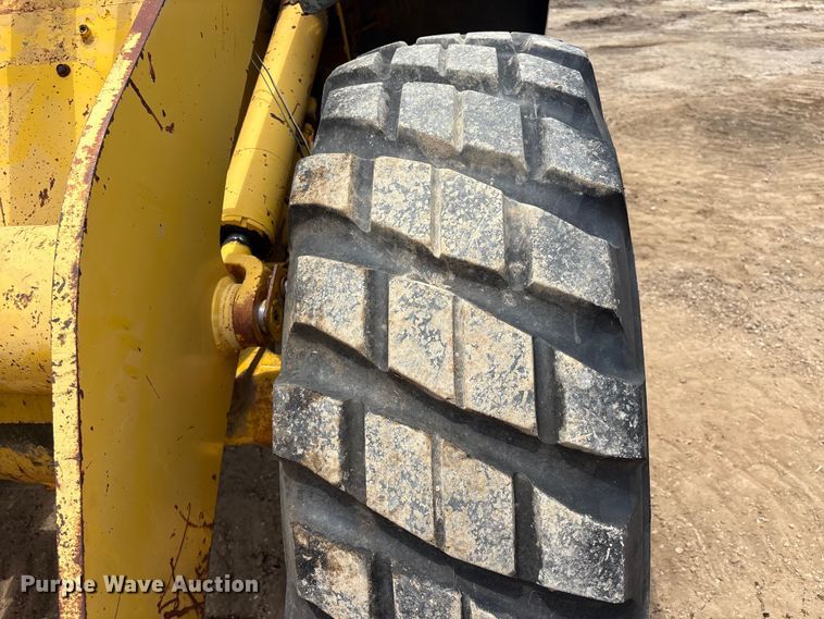 image for item EU0640 1998 Komatsu WA120-3L wheel loader