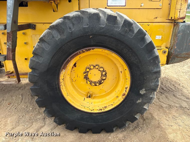 image for item EU0640 1998 Komatsu WA120-3L wheel loader
