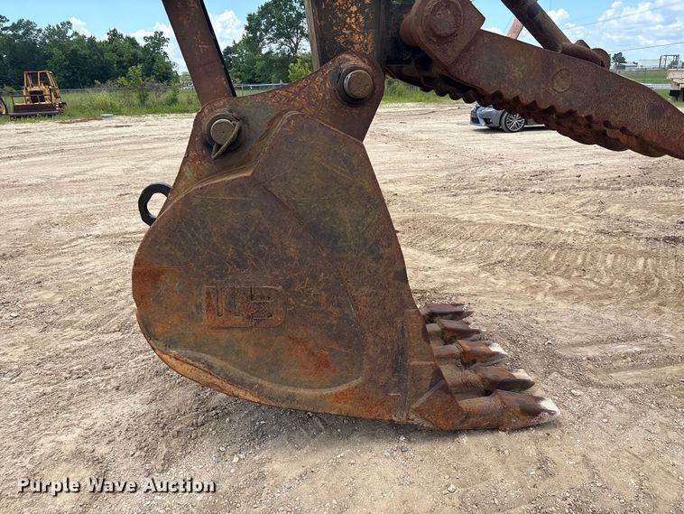 image for item EU0641 2006 Case CX240 excavator