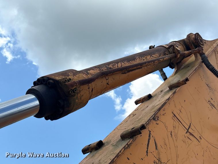image for item EU0641 2006 Case CX240 excavator