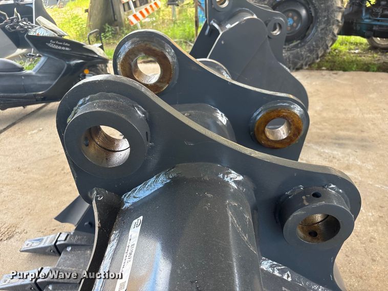 image for item EU0675 Smartcharm SCGB200-CAT320D-42GP excavator bucket