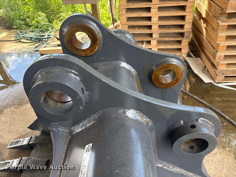 image for item EU0676 Smartcharm SCGB200-CAT320D-42GP excavator bucket
