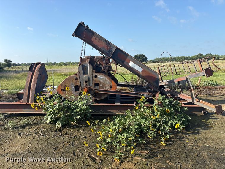 image for item EU5682 Lufkin industry C-114D143-64 pump jack