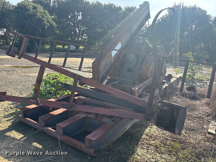 image for item EU5682 Lufkin industry C-114D143-64 pump jack