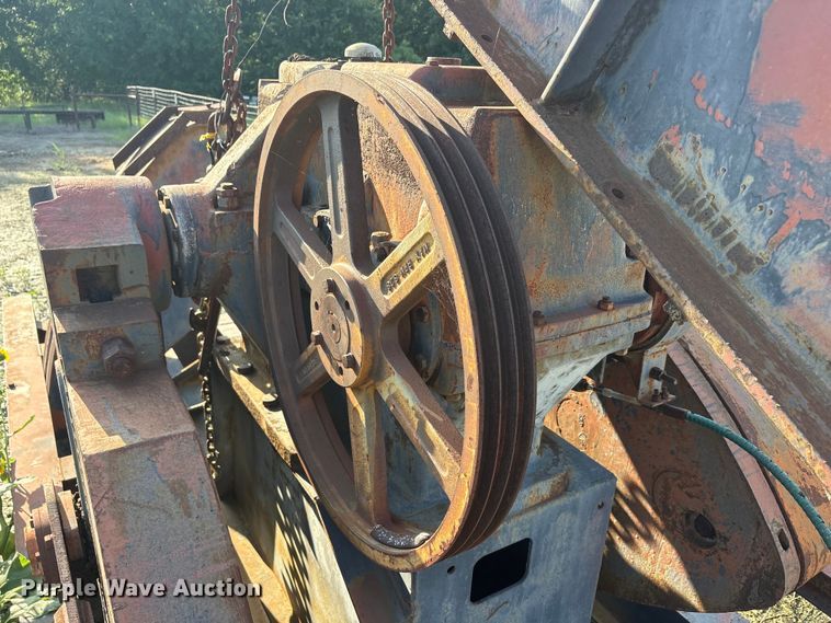 image for item EU5682 Lufkin industry C-114D143-64 pump jack