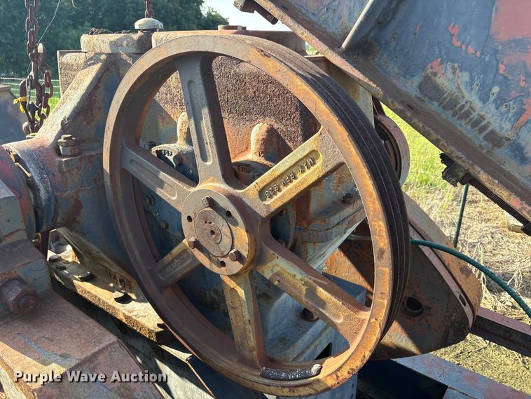 image for item EU5682 Lufkin industry C-114D143-64 pump jack