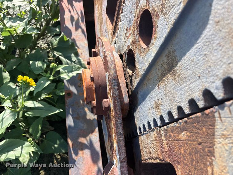 image for item EU5682 Lufkin industry C-114D143-64 pump jack