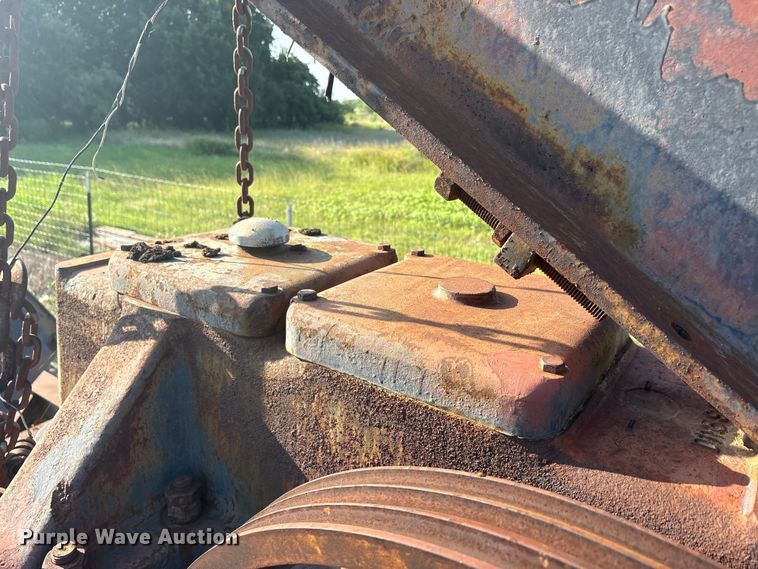 image for item EU5682 Lufkin industry C-114D143-64 pump jack