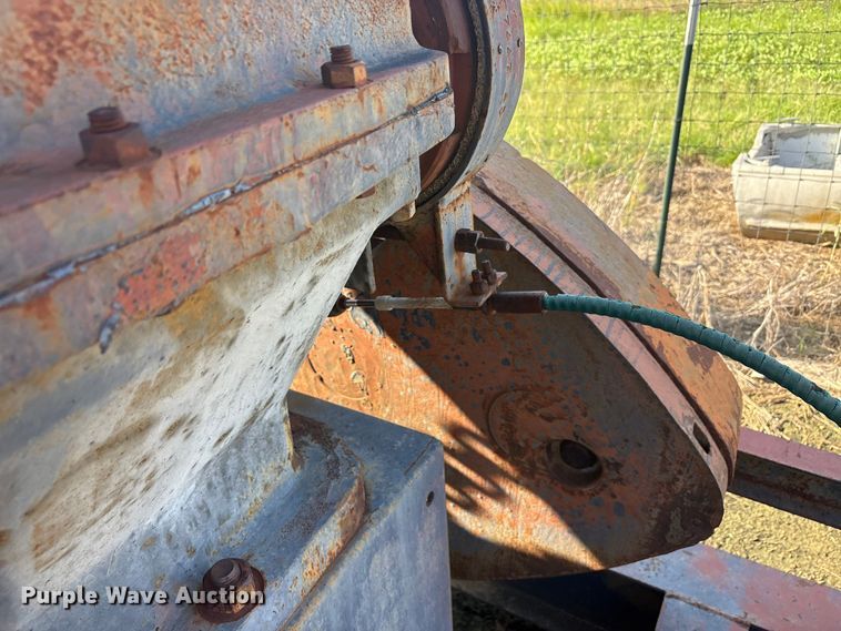 image for item EU5682 Lufkin industry C-114D143-64 pump jack