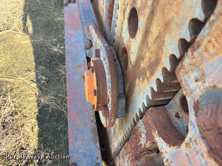 image for item EU5682 Lufkin industry C-114D143-64 pump jack
