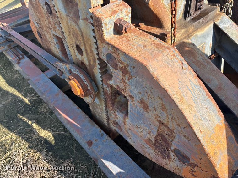 image for item EU5682 Lufkin industry C-114D143-64 pump jack