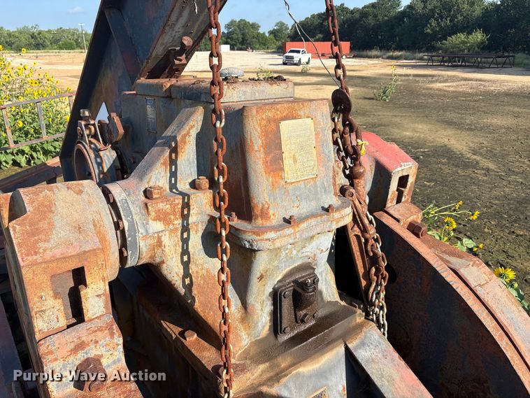 image for item EU5682 Lufkin industry C-114D143-64 pump jack